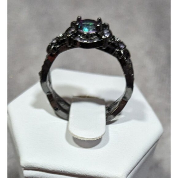 Gothic Purple Gemmed Ring With Star Accents Size 7.75 - Picture 8 of 8